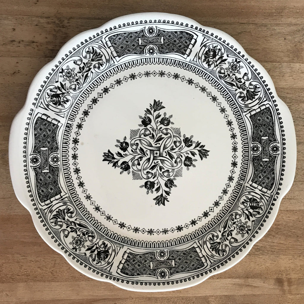 Plat de service pour gâteau ou tarte en faïence de Gien par Hello Broc brocante en ligne