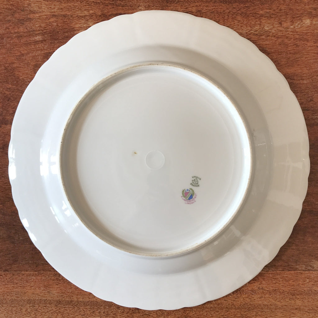 Plat de service rond en porcelaine de Limoges Lanternier décor fleurs et bleu diamètre de 33 cm par Hello Broc brocante en ligne