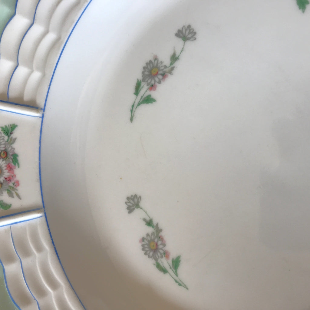 Plat de service rond en porcelaine de Limoges Lanternier décor fleurs et bleu diamètre de 33 cm par Hello Broc brocante en ligne