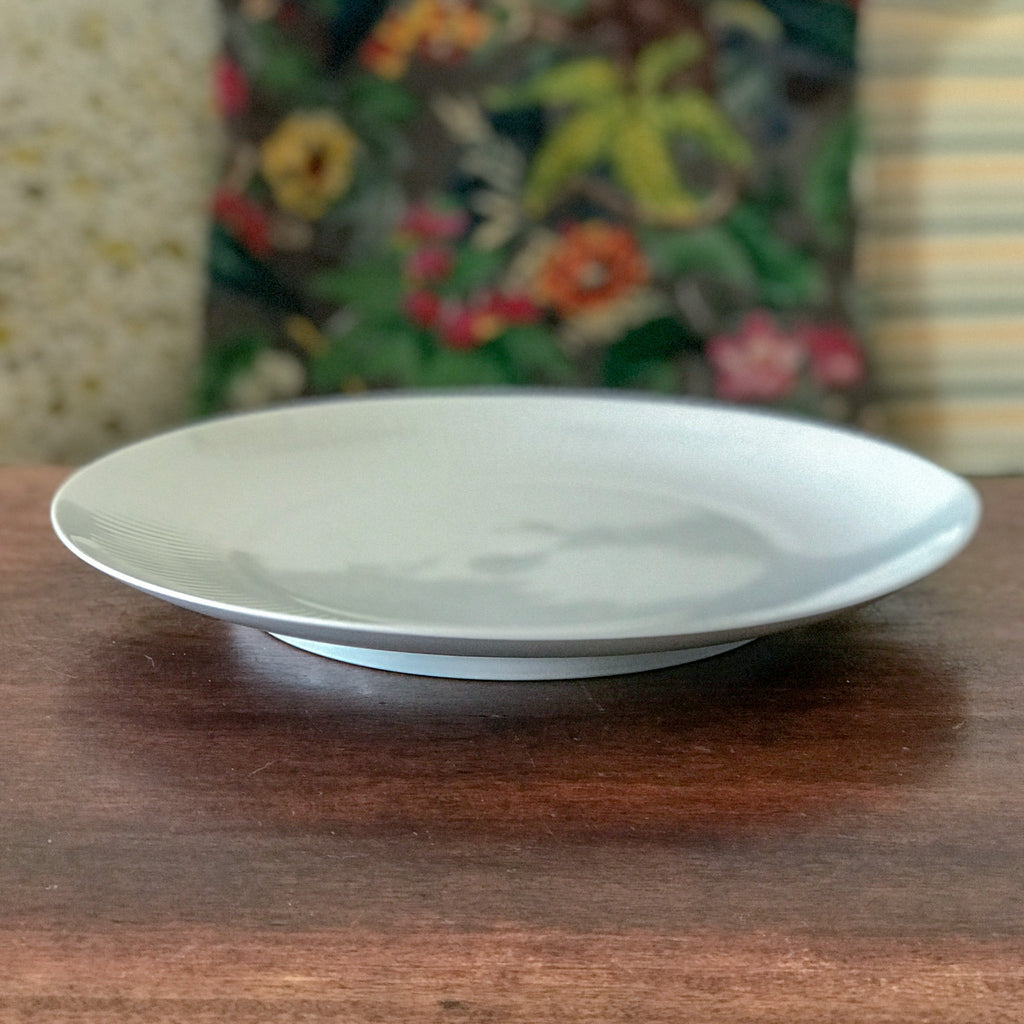 Plat rond de service blanc en faïence fine Bareuther Waldsassen diamètre 29 cm par Hello Broc brocante en ligne