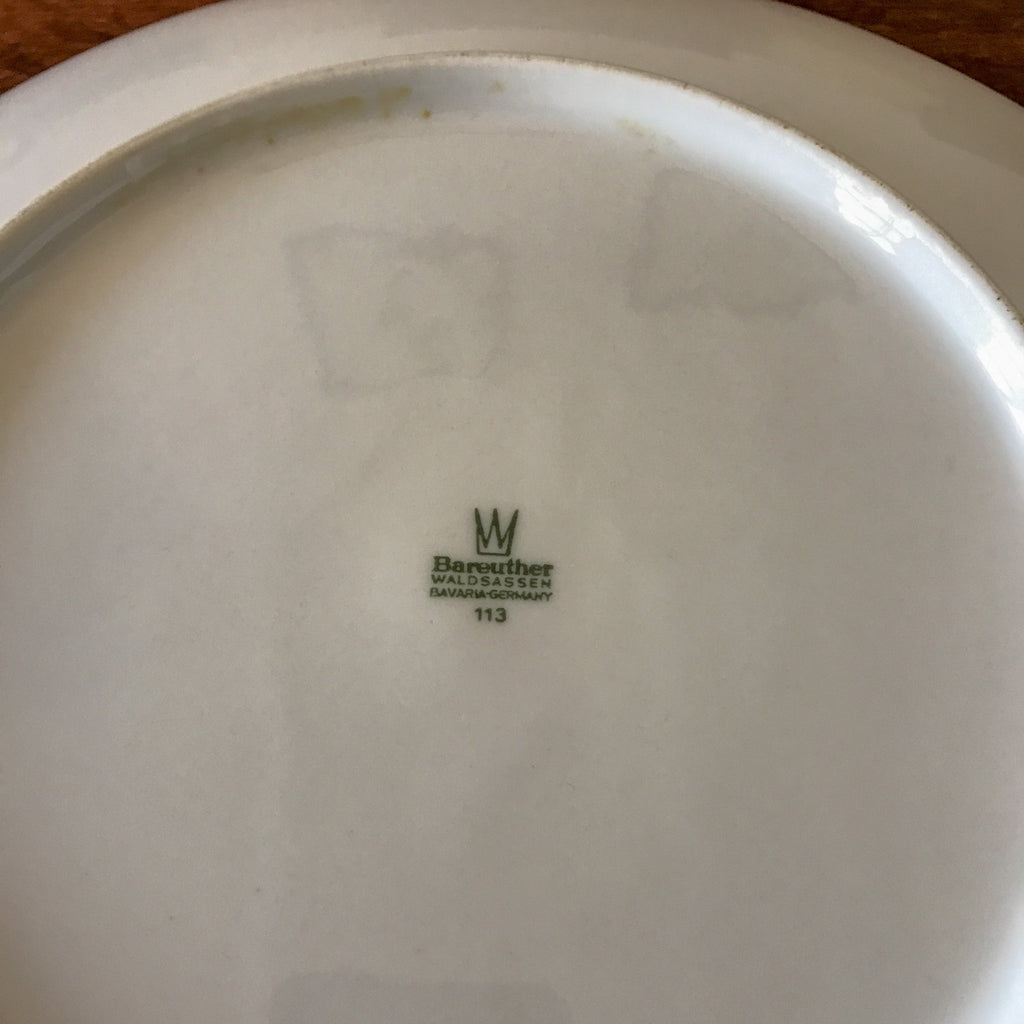 Plat rond de service blanc en faïence fine Bareuther Waldsassen diamètre 29 cm par Hello Broc brocante en ligne