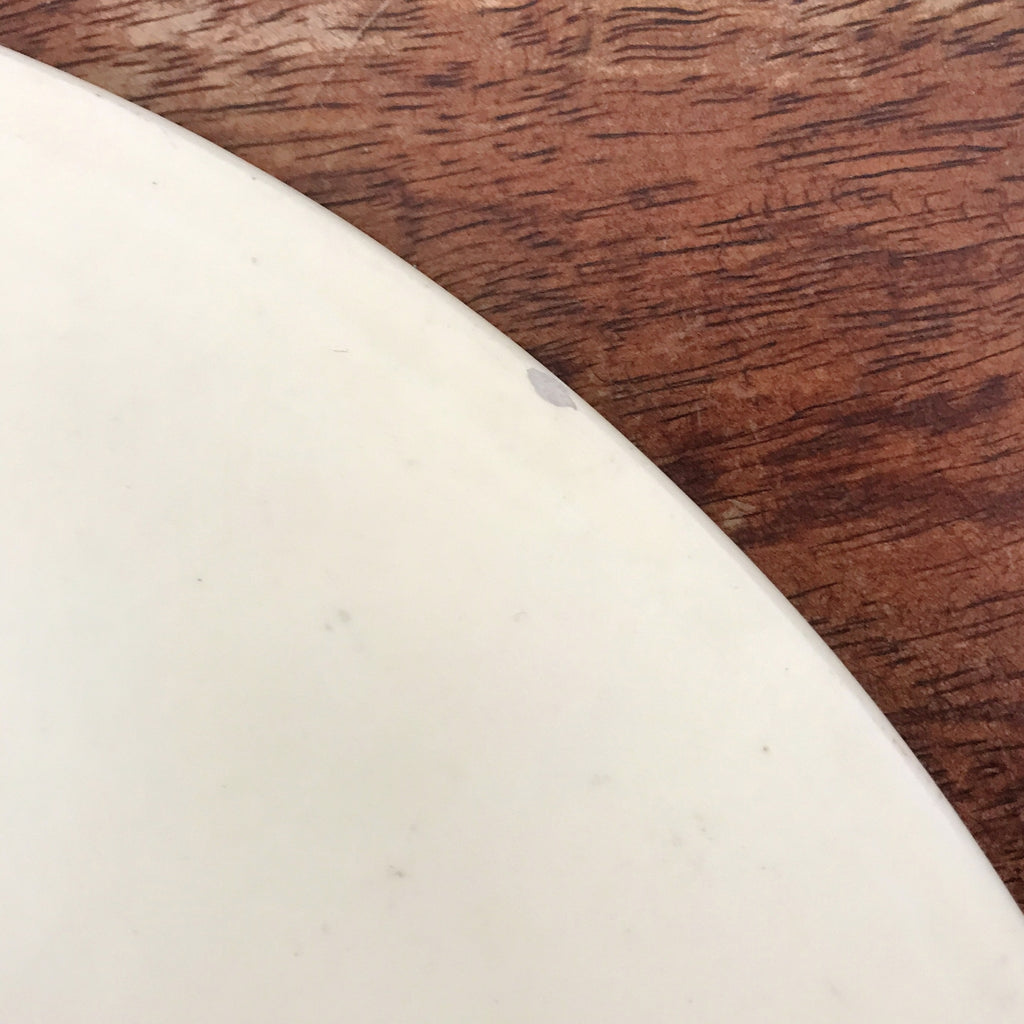 Grand plat de service rond Atelier d'Art Longwy Série La Chasse La Plaine par Hello Broc brocante en ligne