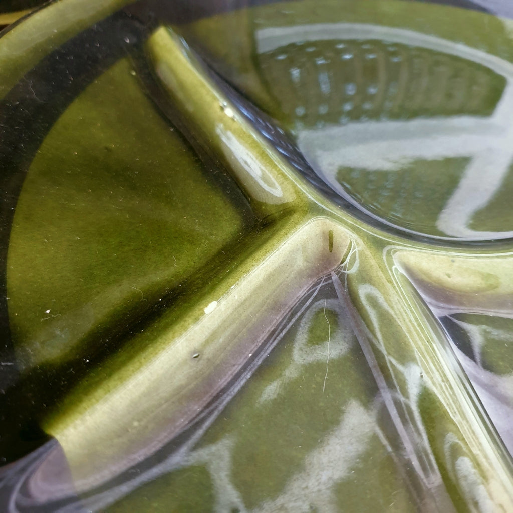 Lot de 3 assiettes à fondue vintage de Niderviller émaillées vert kaki bordure noire par Hello Broc brocante en ligne