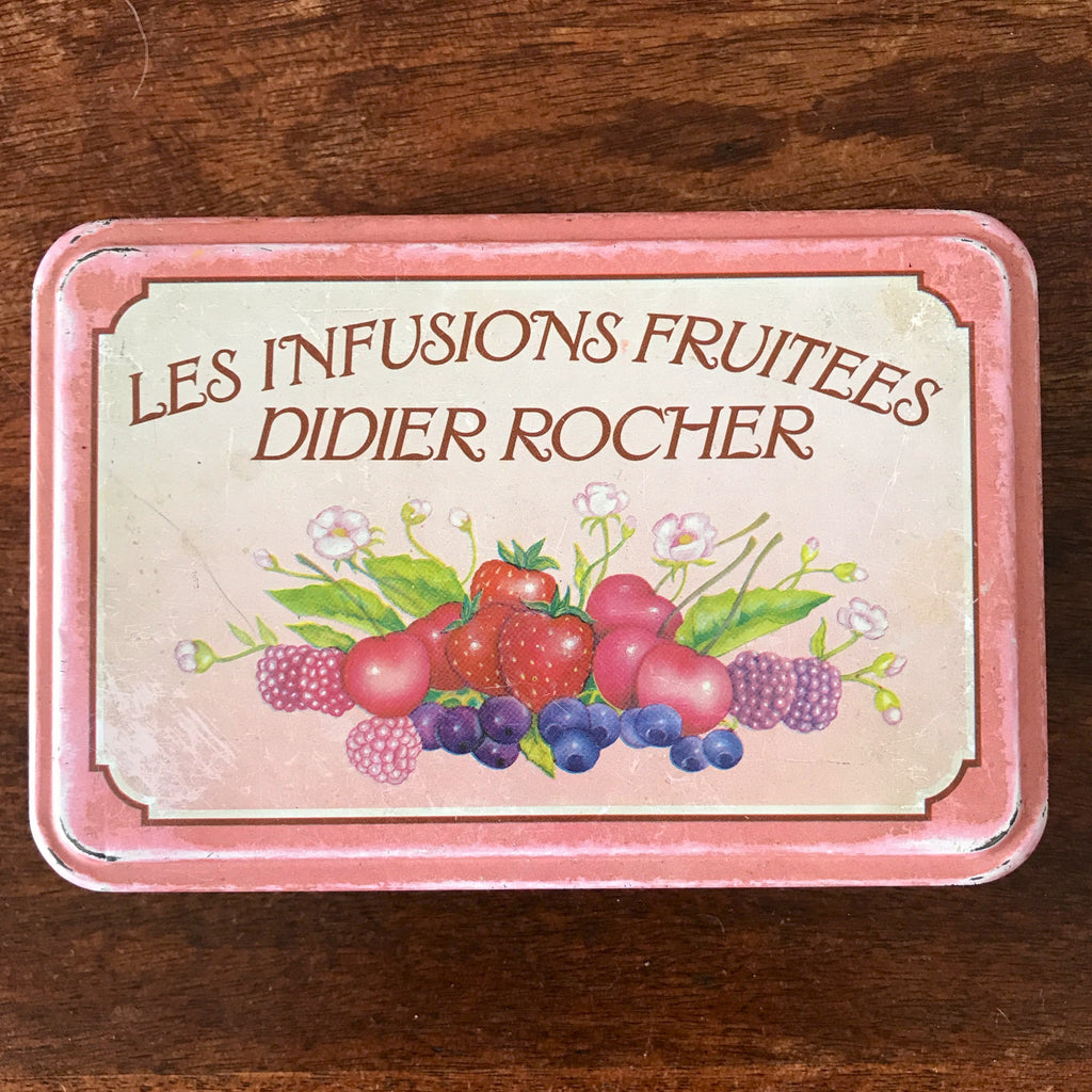 Boîte en métal Les Infusions Fruitées Didier Rocher dimensions 19,5 cm x 13 cm par Hello Broc brocante en ligne