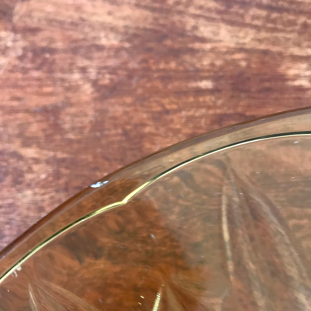 Grand présentoir à gâteau Art Déco en verre moulé jaune sur pied diamètre 31 cm par Hello Broc brocante en ligne