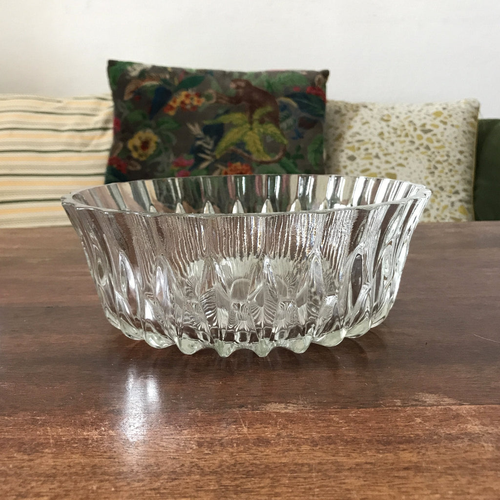 Service à fruits en verre moulé composé d'un saladier et de 4 coupelles coordonnées par Hello Broc brocante en ligne