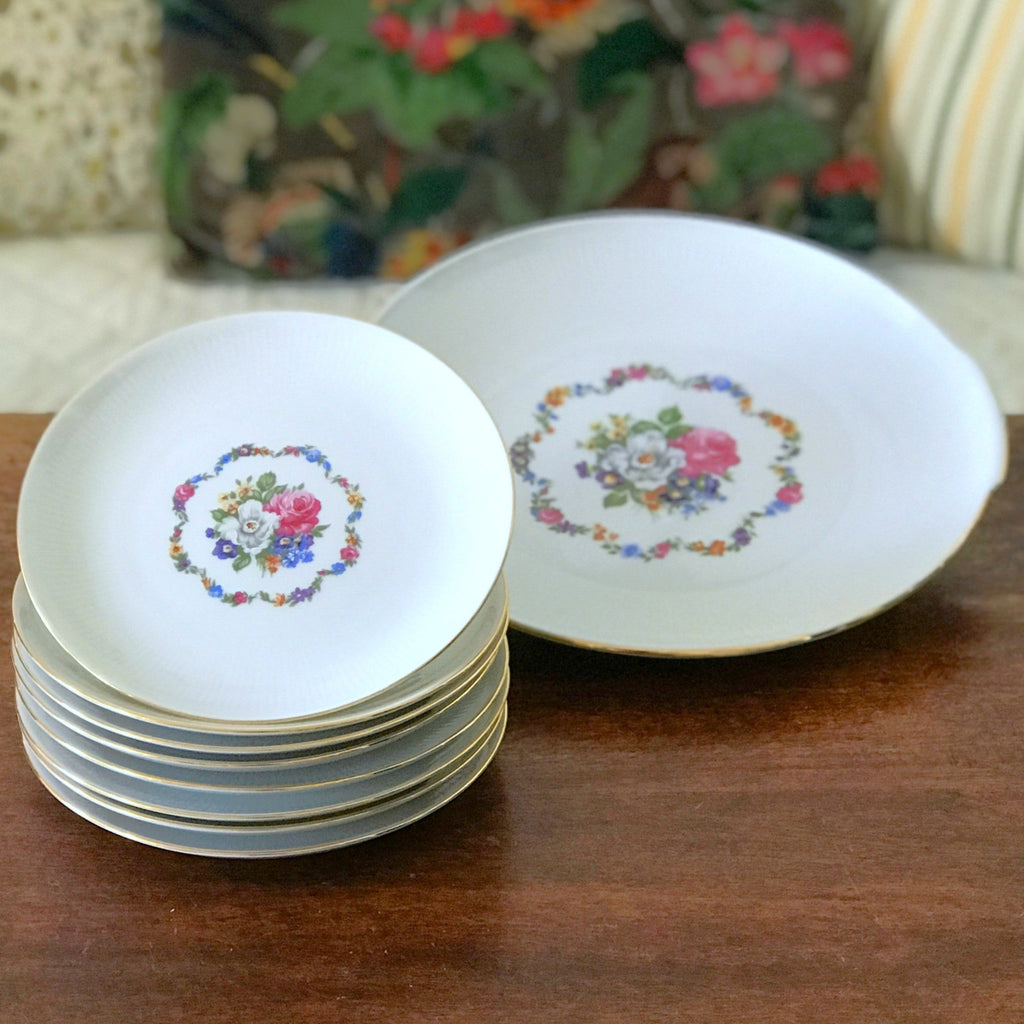 Ensemble service à tarte en porcelaine de Bavière Winterling : plat à tarte et 8 assiettes à dessert par Hello Broc brocante en ligne