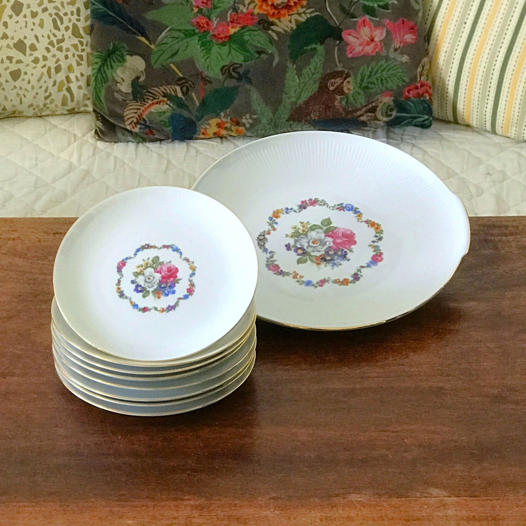 Ensemble service à tarte en porcelaine de Bavière Winterling : plat à tarte et 8 assiettes à dessert par Hello Broc brocante en ligne