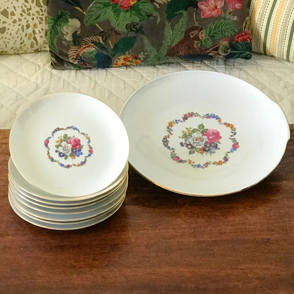 Ensemble service à tarte en porcelaine de Bavière Winterling : plat à tarte et 8 assiettes à dessert par Hello Broc brocante en ligne
