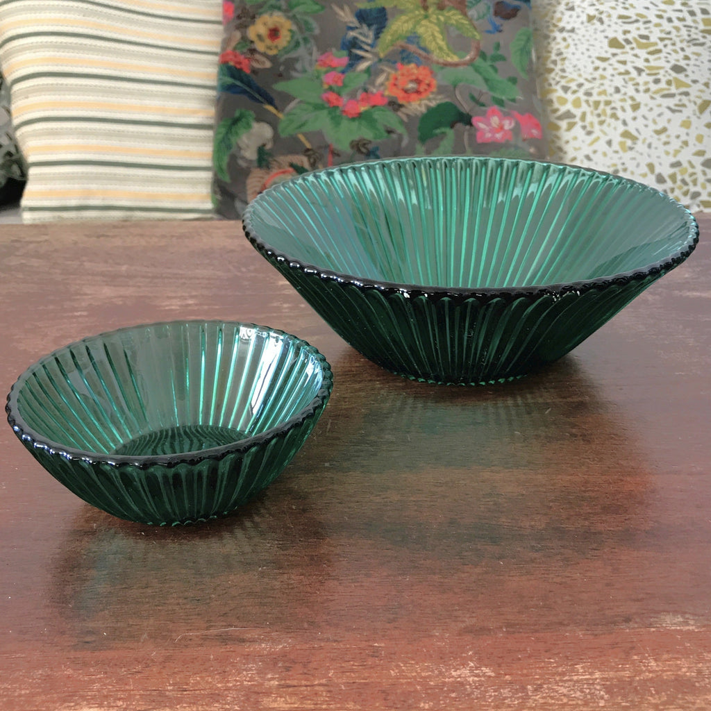 Ensemble à salade de fruit en verre vert années 50 : un saladier et 8 coupelles par Hello Broc brocante en ligne