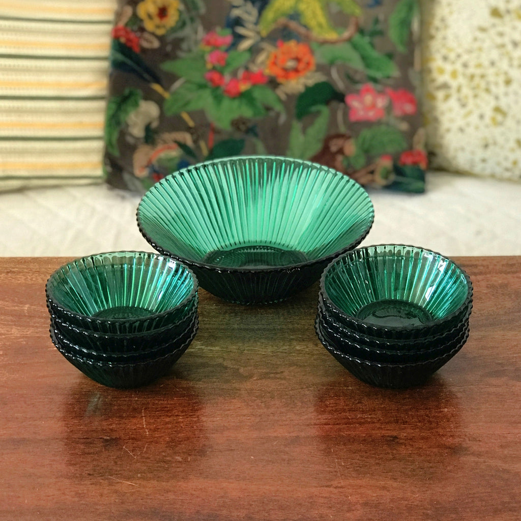 Ensemble à salade de fruit en verre vert années 50 : un saladier et 8 coupelles par Hello Broc brocante en ligne