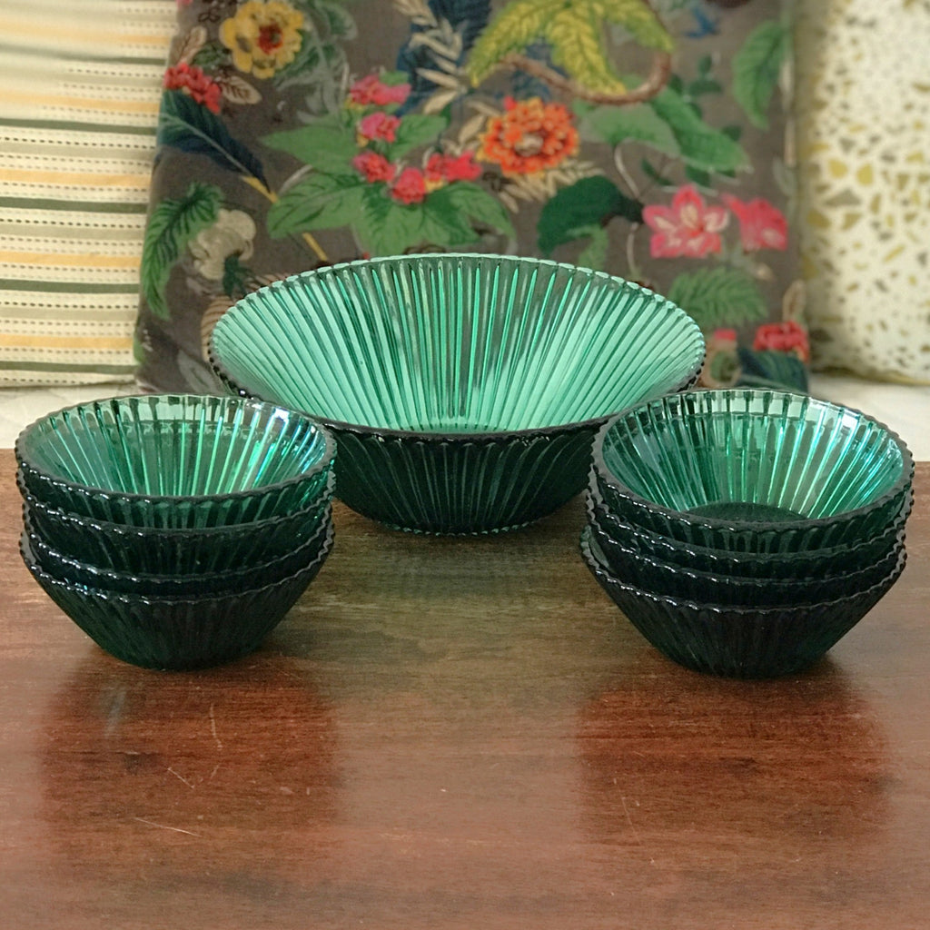 Ensemble à salade de fruit en verre vert années 50 : un saladier et 8 coupelles par Hello Broc brocante en ligne