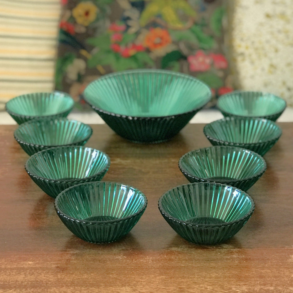 Ensemble à salade de fruit en verre vert années 50 : un saladier et 8 coupelles par Hello Broc brocante en ligne