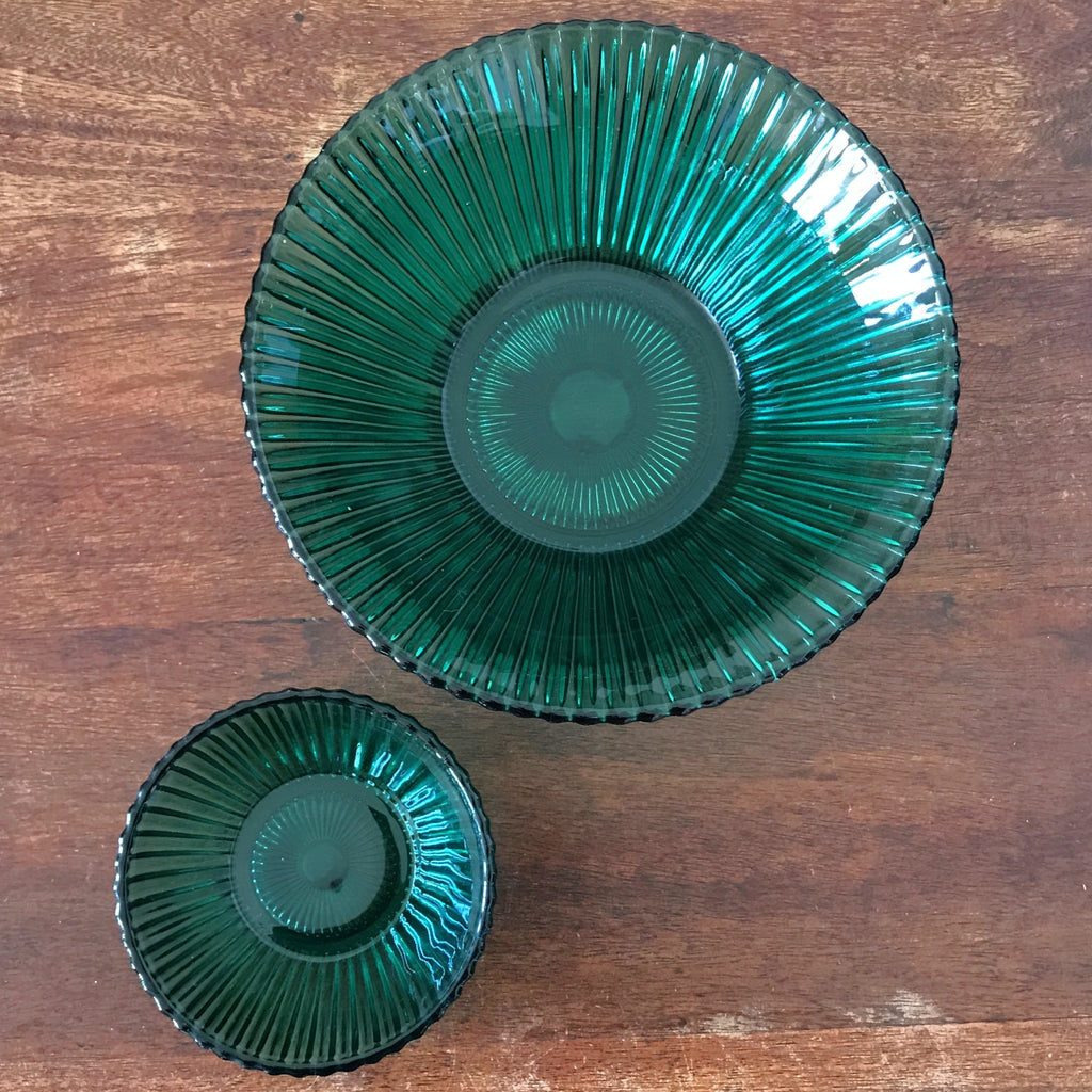 Ensemble à salade de fruit en verre vert années 50 : un saladier et 8 coupelles par Hello Broc brocante en ligne