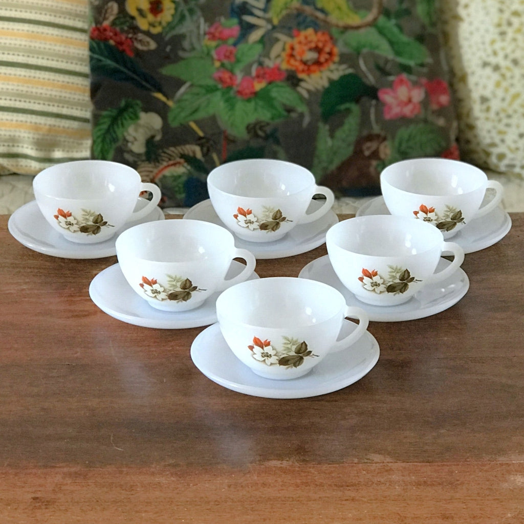 Lot 6 tasses et sous tasses coordonnées à café ou à thé en opaline Arcopal par Hello Broc brocante en ligne