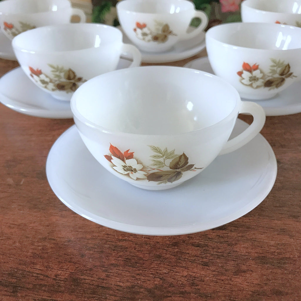 Lot 6 tasses et sous tasses coordonnées à café ou à thé en opaline Arcopal par Hello Broc brocante en ligne