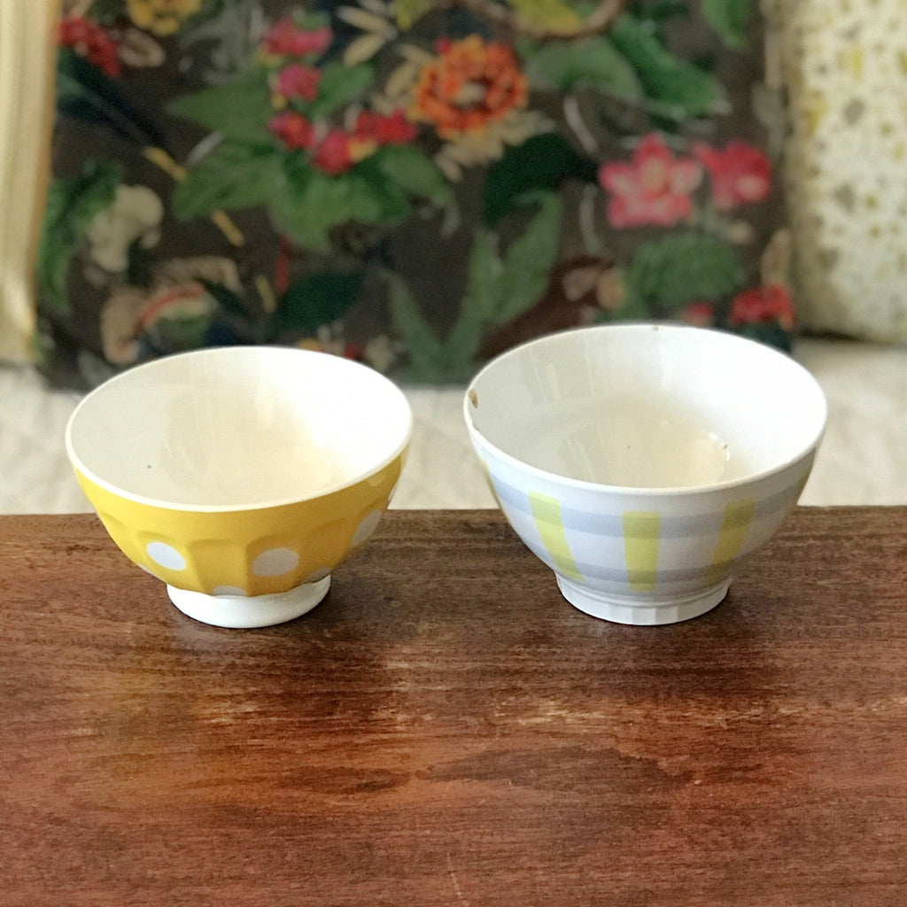 Ensemble de 2 bols en céramique jaune pois blancs et quadrillé gris et jaune par Hello Broc brocante en ligne