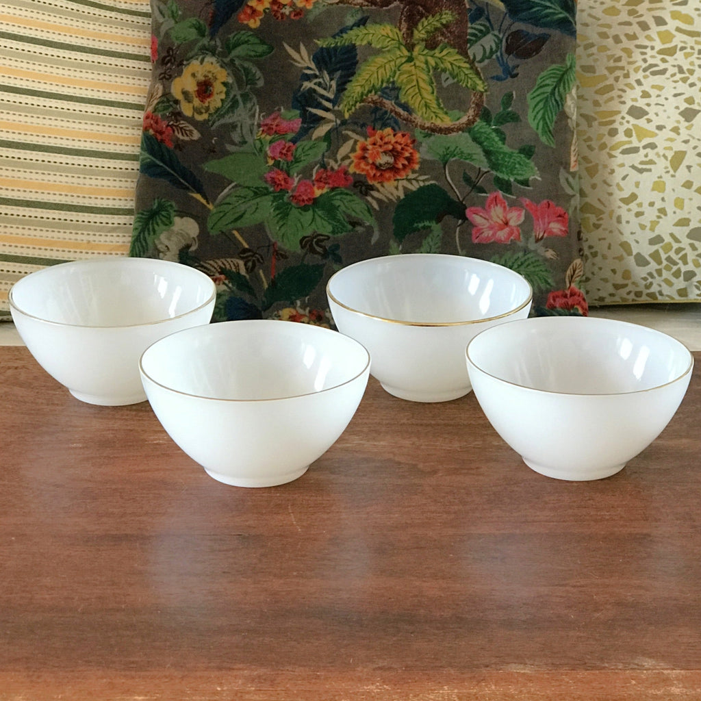 Lot 4 bols Huile Lesieur vintage en verre opalin blanc par Hello Broc brocante en ligne