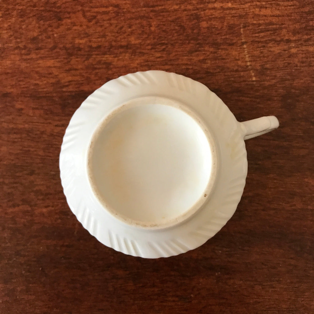 Ensemble 3 tasses à thé et 3 soucoupes décor torse en creux fleurs roses en faïence fine par Hello Broc brocante en ligne