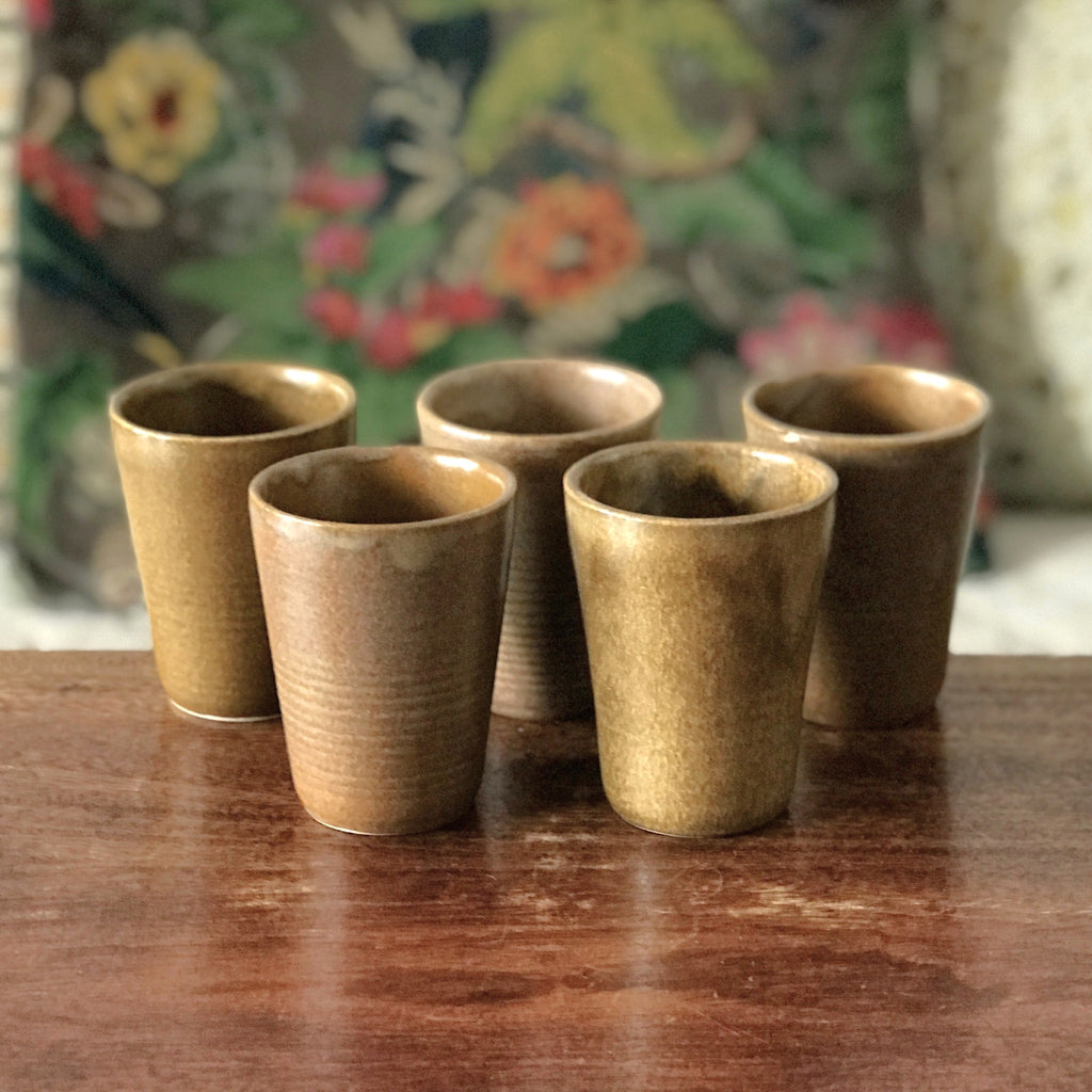 Lot de 5 tasses vintage en grès vernissé Digoin contenance de 11 cl par Hello Broc brocante en ligne