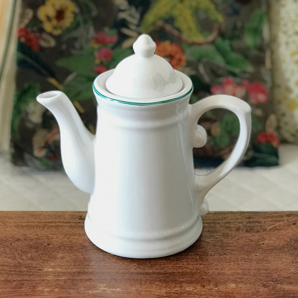 Cafetière théière vintage en céramique émaillée blanche Yves Rocher contenance 1,5 litres par Hello Broc brocante en ligne