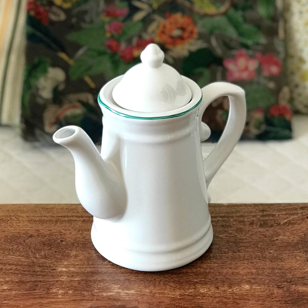 Cafetière théière vintage en céramique émaillée blanche Yves Rocher contenance 1,5 litres par Hello Broc brocante en ligne