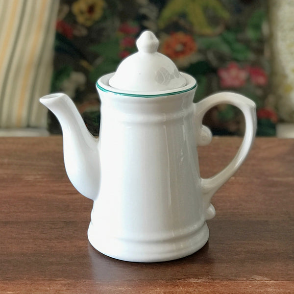 Cafetière théière vintage en céramique émaillée blanche Yves Rocher contenance 1,5 litres par Hello Broc brocante en ligne