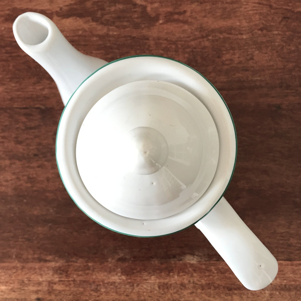 Cafetière théière vintage en céramique émaillée blanche Yves Rocher contenance 1,5 litres par Hello Broc brocante en ligne