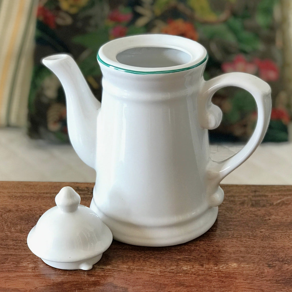 Cafetière théière vintage en céramique émaillée blanche Yves Rocher contenance 1,5 litres par Hello Broc brocante en ligne