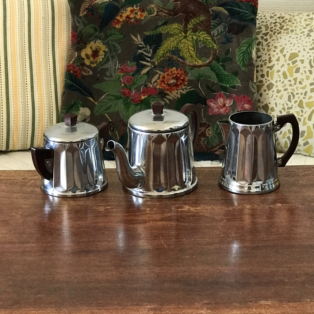 Ensemble à café en cuivre chromé style Art Déco détails bakélite imitation bois DAB France par Hello Broc brocante en ligne
