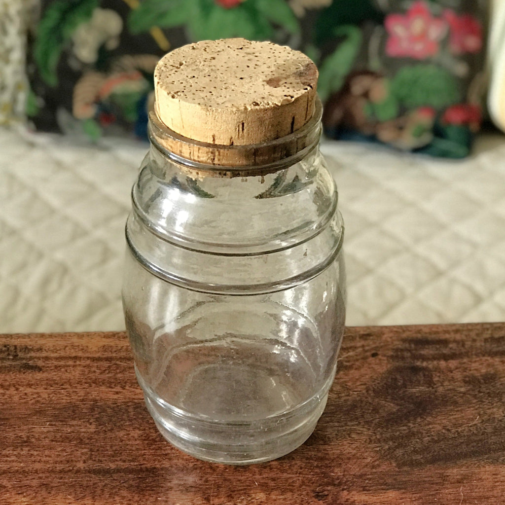 Ancien bocal ou bonbonnière en verre moulé incolore avec bouchon en liège hauteur 22 cm par Hello Broc brocante en ligne