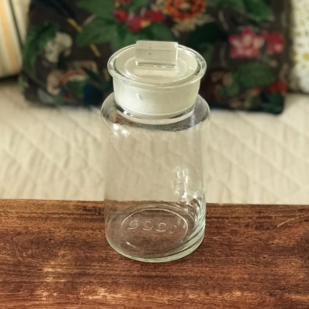Bocal ancien en verre soufflé avec son couvercle au bouton de préhension rectangulaire par Hello Broc brocante en ligne