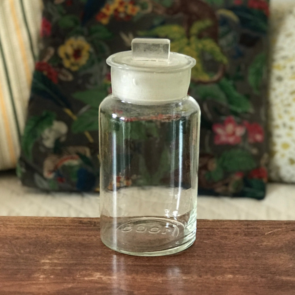 Bocal ancien en verre soufflé avec son couvercle au bouton de préhension rectangulaire par Hello Broc brocante en ligne
