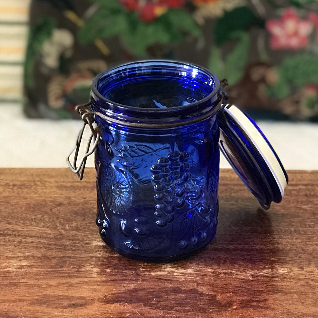 Bocal hermétique vintage en verre moulé pressé bleu cobalt par Hello Broc brocante en ligne