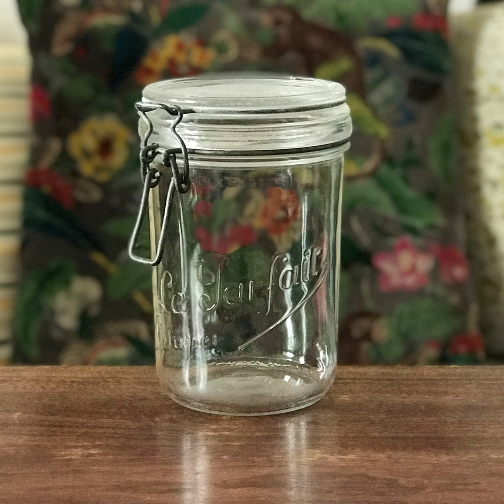 Bocal de conservation ancien Le Parfait forme droite en verre moulé - contenance de 1 litre par Hello Broc en ligne
