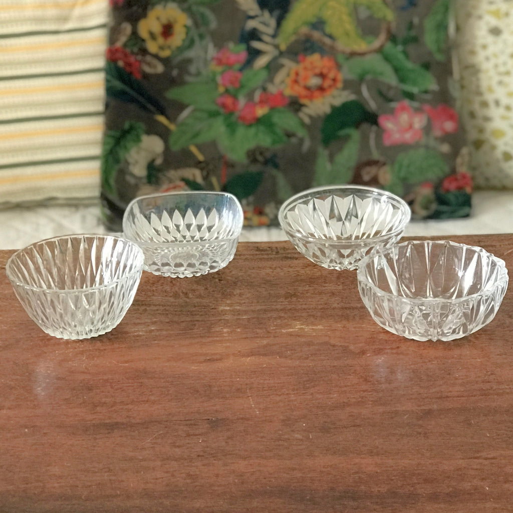 Ensemble de 4 coupelles dépareillées vintage mix & match en verre par Hello Broc brocante en ligne