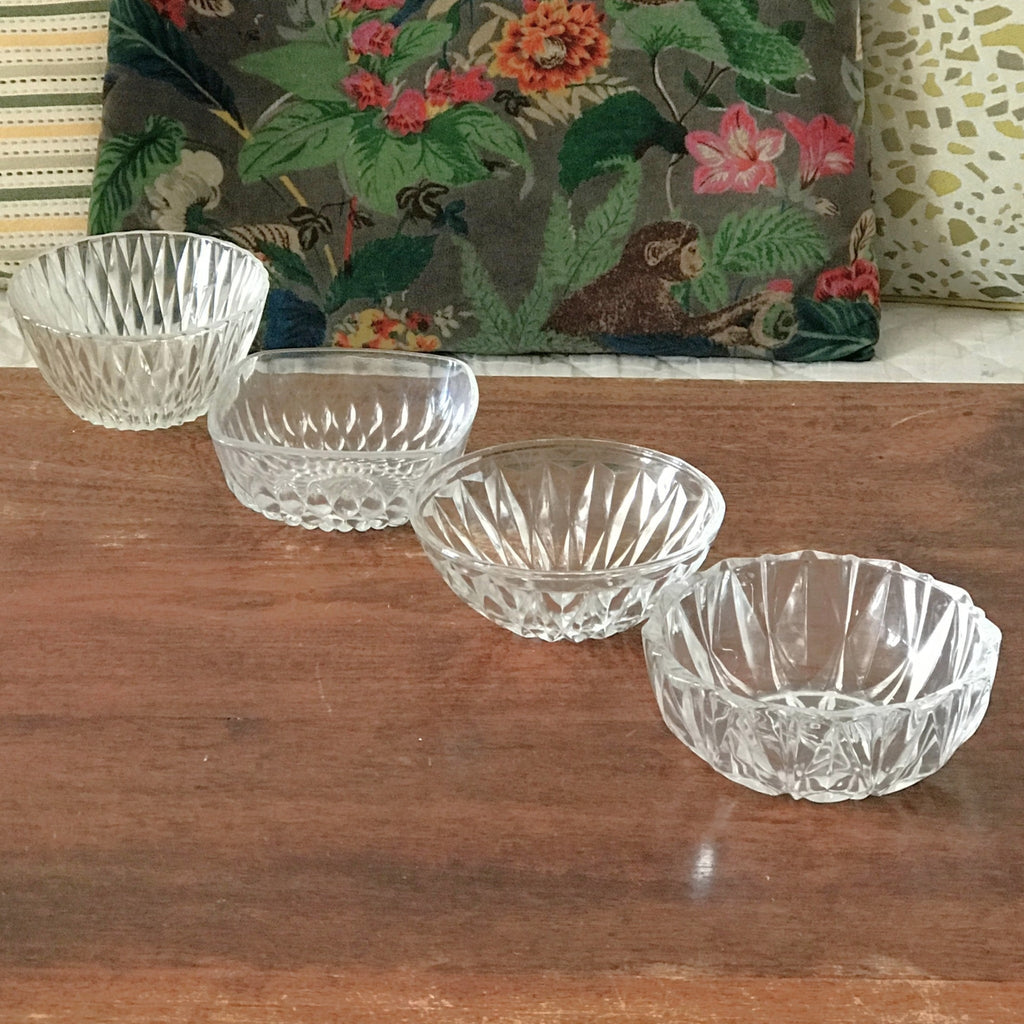 Ensemble de 4 coupelles dépareillées vintage mix & match en verre par Hello Broc brocante en ligne