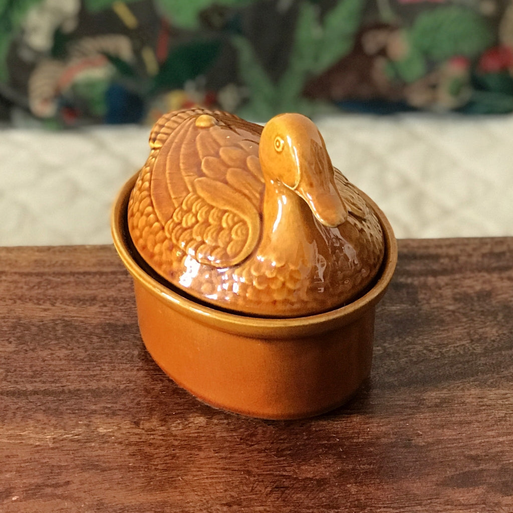 Terrine en forme de canard en céramique couleur jaune moutarde par Hello Broc brocante en ligne