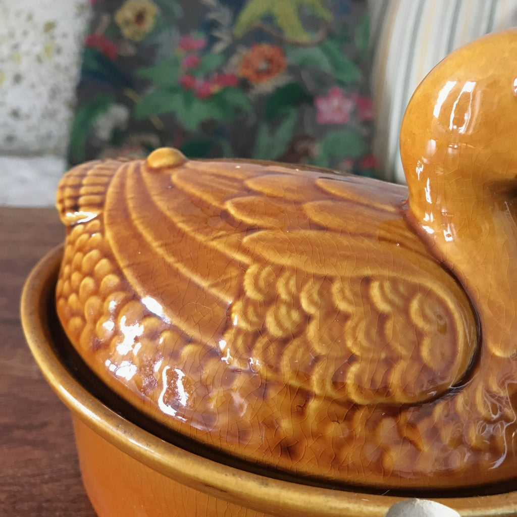 Terrine en forme de canard en céramique couleur jaune moutarde par Hello Broc brocante en ligne