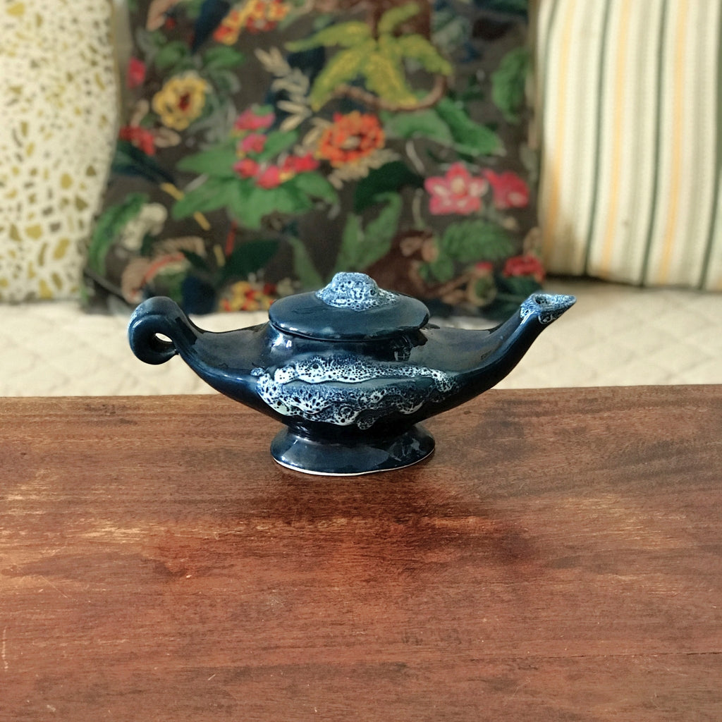 Saucière vintage sur piédouche en céramique bleue de Vallauris par Hello Broc brocante en ligne