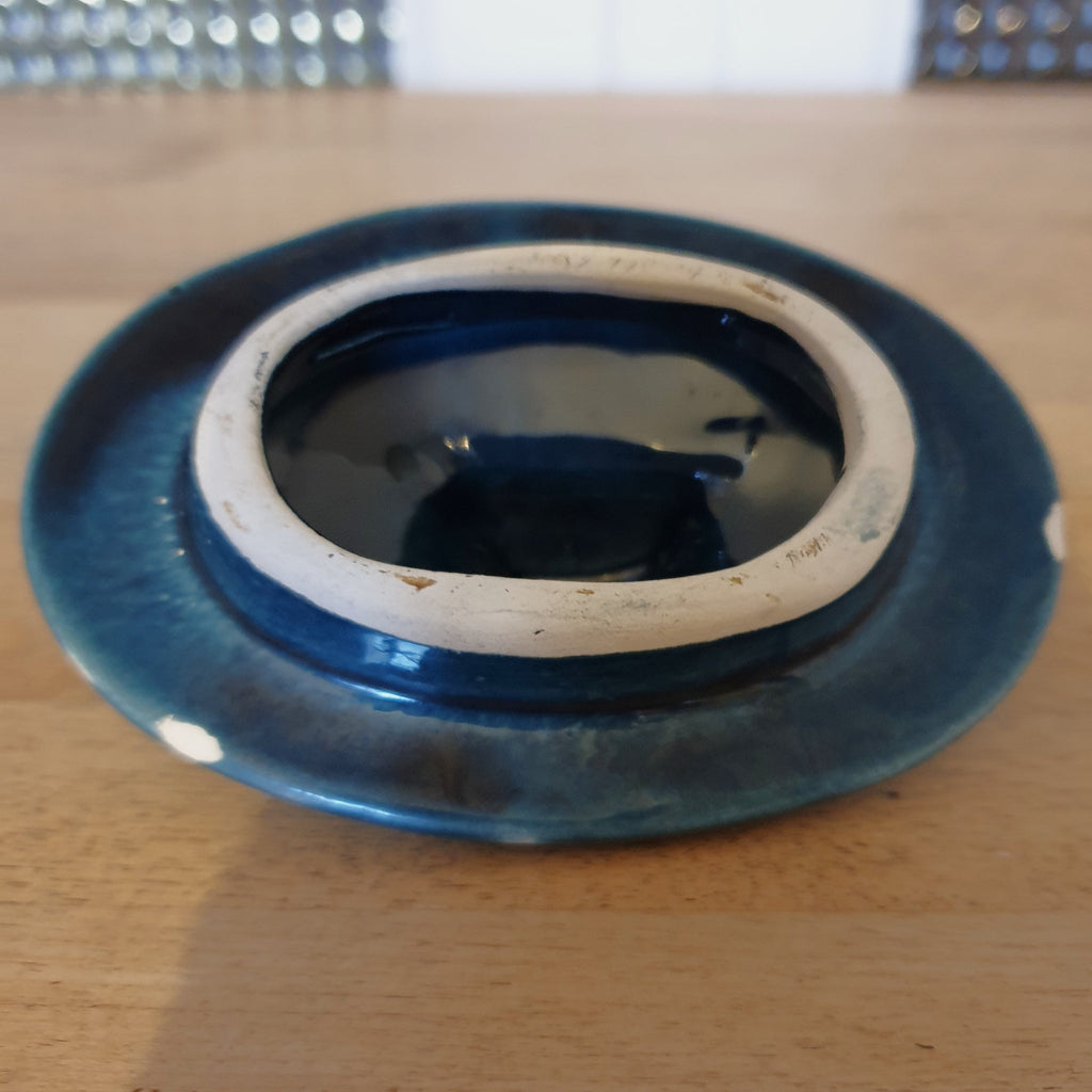 Saucière sur piédouche en céramique bleue de Vallauris - Hello Broc