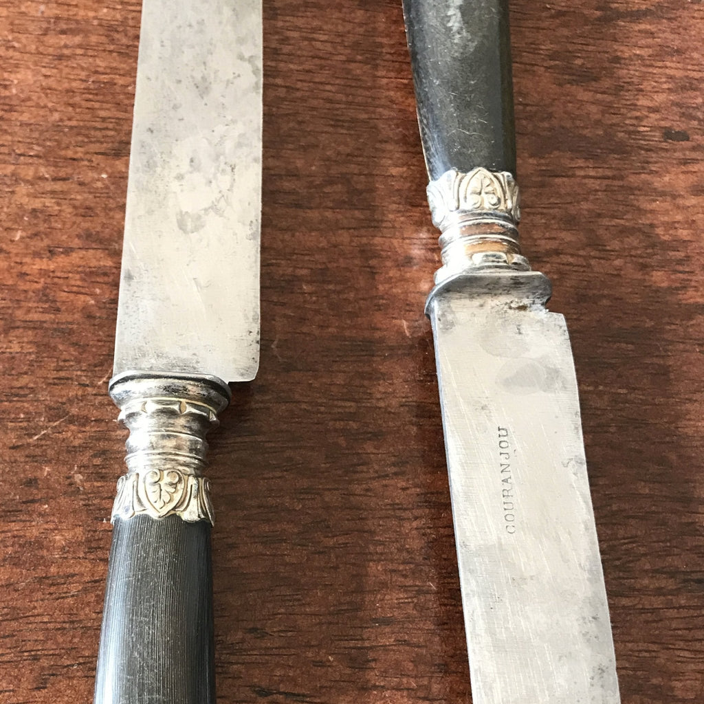 Service de 12 couteaux de table anciens en métal argenté manche en ébène par Hello Broc brocante en ligne