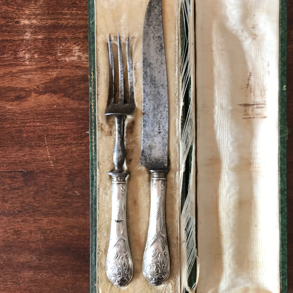 Ensemble de couverts de service en argenté fourré : couteau et fourchette fin XIXème début XXème siècle par Hello Broc brocante en ligne