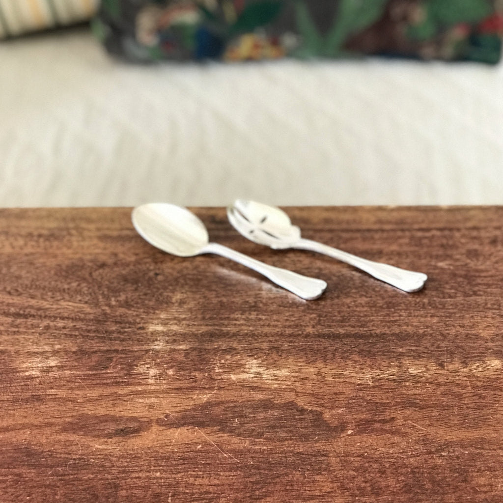 Partie de couverts à mignardise de l'orfèverie Ravinet d'Enfert en métal argenté par Hello Broc brocante en ligne