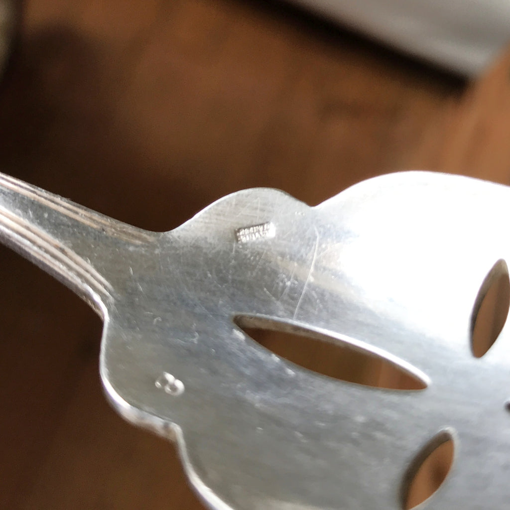 Partie de couverts à mignardise de l'orfèverie Ravinet d'Enfert en métal argenté par Hello Broc brocante en ligne
