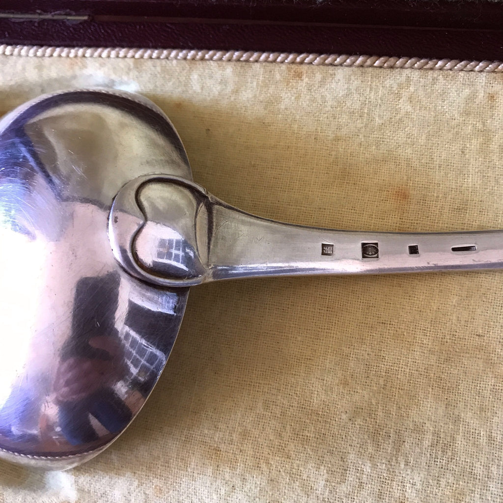 Grande louche de service Christofle en Alfénide dans son écrin par Hello Broc brocante en ligne