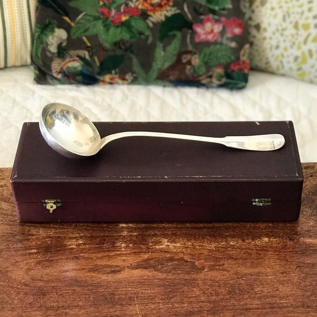 Grande louche de service Christofle en Alfénide dans son écrin par Hello Broc brocante en ligne