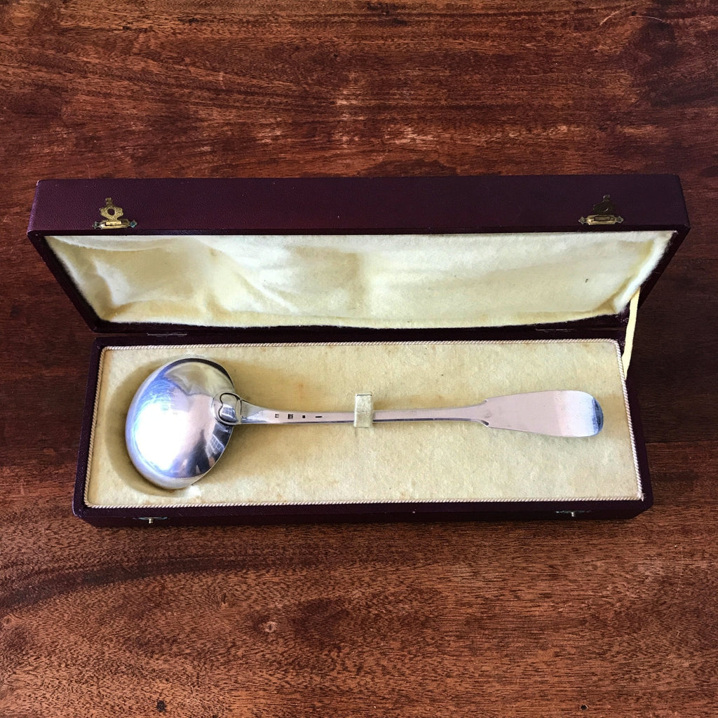 Grande louche de service Christofle en Alfénide dans son écrin par Hello Broc brocante en ligne
