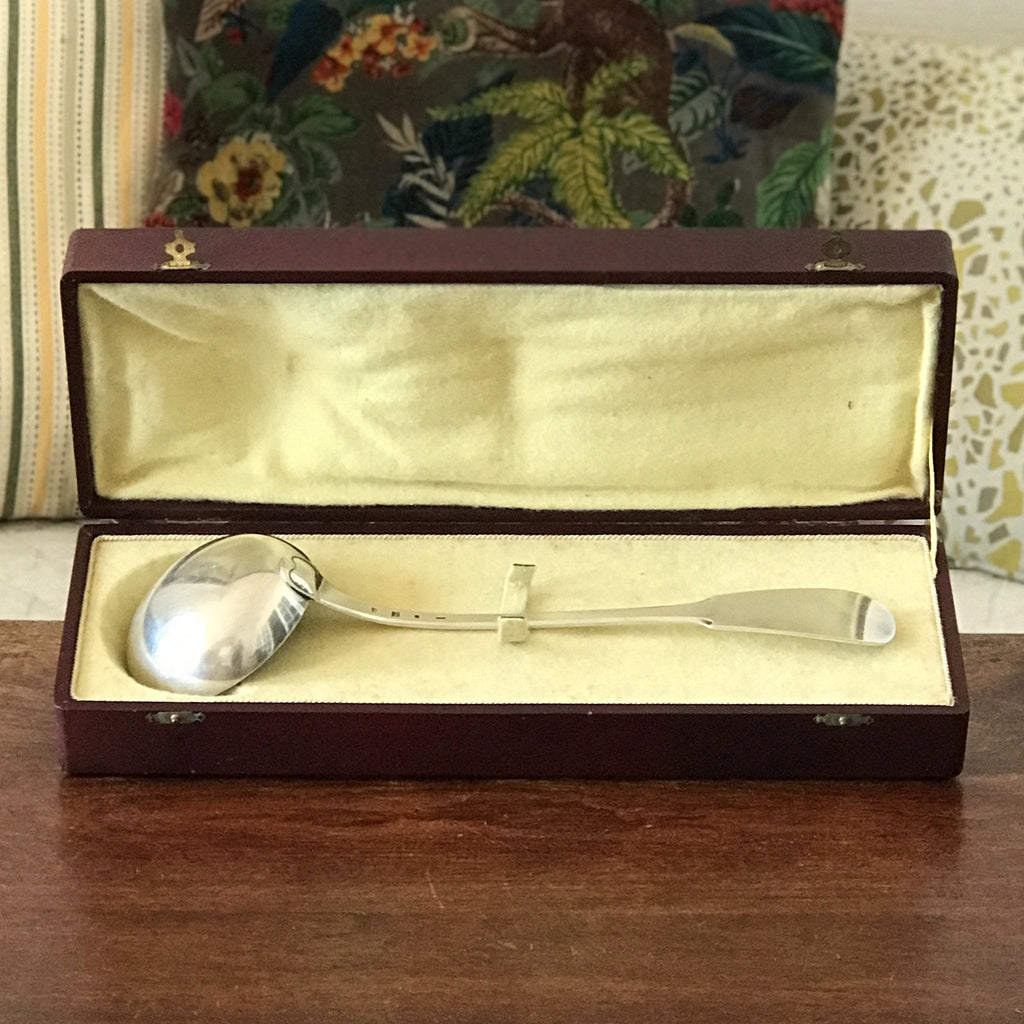 Grande louche de service Christofle en Alfénide dans son écrin par Hello Broc brocante en ligne