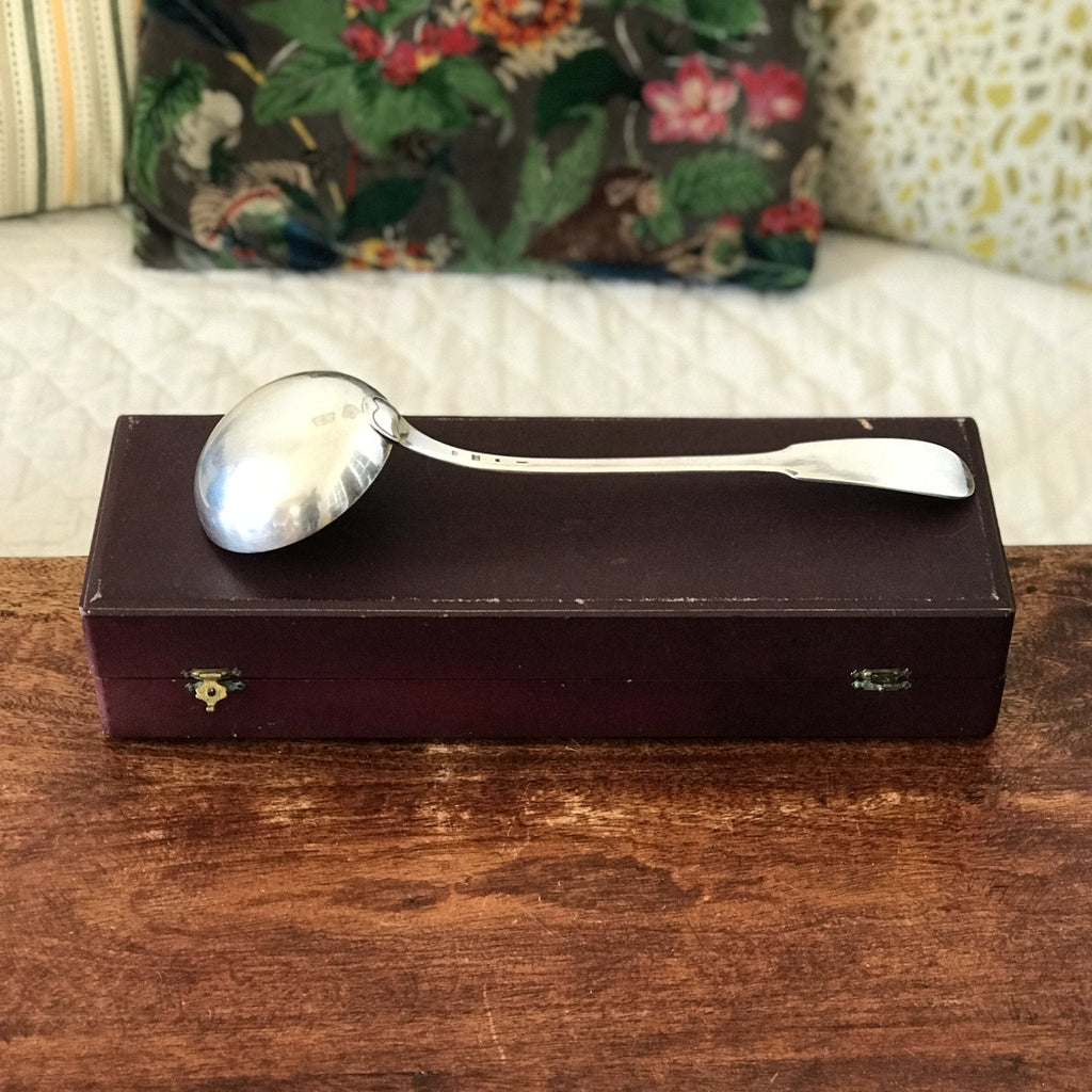 Grande louche de service Christofle en Alfénide dans son écrin par Hello Broc brocante en ligne